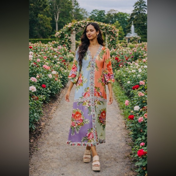 FARM Rio Dresses & Skirts - 💝SUPER RARE 💝Farm Rio x Anthropologie
Long-Sleeve V-Neck Maxi Dress size S.